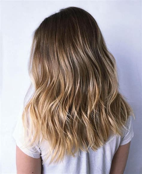 Two Tone Hair With Layers Dirty Blonde Hair Color Ideas Dirty Blonde