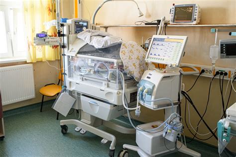 Compartimentul de terapie intensivă neonatală de la Maternitatea Oradea