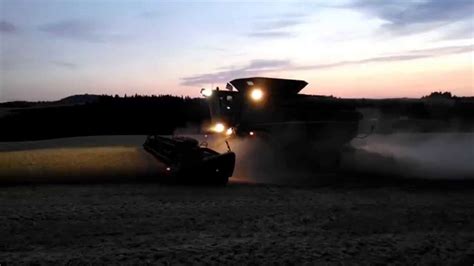 John Deere S690 Combine Harvesting Wheat YouTube