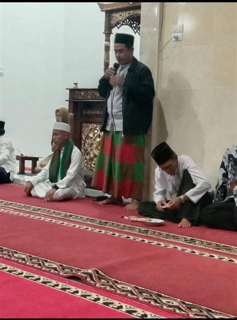 Sekcam Kota Agung Hadiri Peringatan Isra Mi Raj H Di Masjid Agung