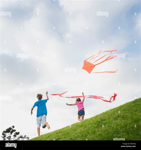 Children flying kites park hi-res stock photography and images - Alamy