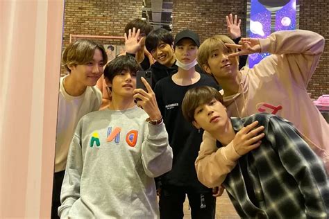 Seluruh Anggota Antar Keberangkatan Rm Dan V Bts Wamil Knetz Justru