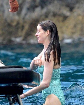Anne Hathaway Exposing Fucking Sexy Body And Huge Nipples In Bikini Porn Pictures XXX Photos