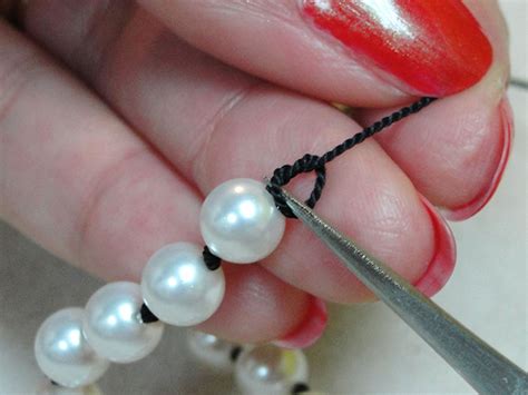 How To Knot Pearls Beaded Jewelry Jewelry Projects Jewelry Making