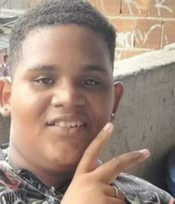 Garoto De Anos Assassinado A Tiros No Grande Recife Local