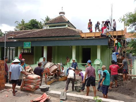 Kerja Bakti Warga Nglorong Website Kalurahan Panjangrejo