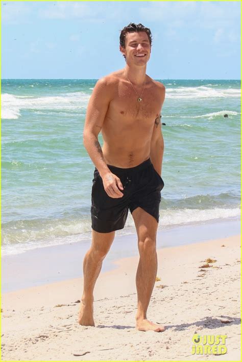 Shawn Mendes Celebrates His 24th Birthday At The Beach In Miami Photos Photo 1353943