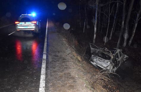 Śmiertelny Wypadek Na Kociewiu Suv Uderzył W Drzewo I Spłonął