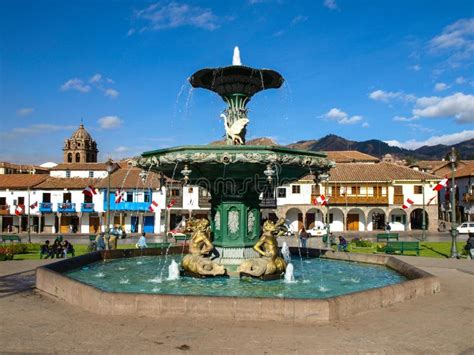 Inca King Pachacutec Na Fonte Na Plaza De Armas Cusco Peru Foto De