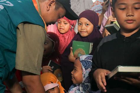 Wahdah Inspirasi Zakat Distribusikan Mushaf Al Quran Untuk Rq Imam