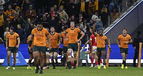 Malgr Un Carton Rouge L Australie Va Chercher Un Belle Victoire Sur