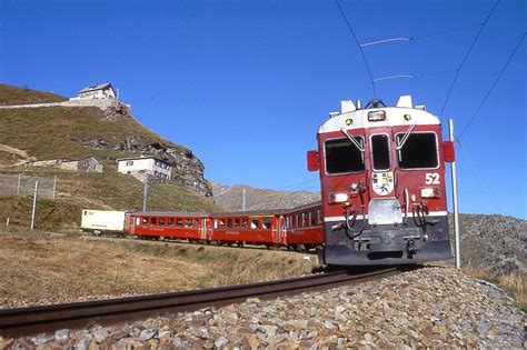 Rhb Regionalzug Von St Moritz Nach Tirano Am Ausfahrt