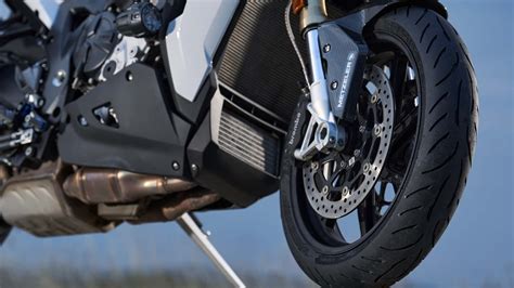 The New Metzeler Roadtec Tires Two Tires In One Motociclismo