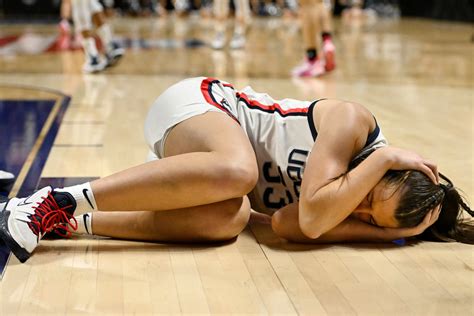 Uconn Women S Basketball Sophomore Caroline Ducharme Leaves Big East