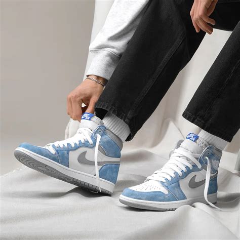 Air Jordan 1 Hyper Royal 555088 402 Store List