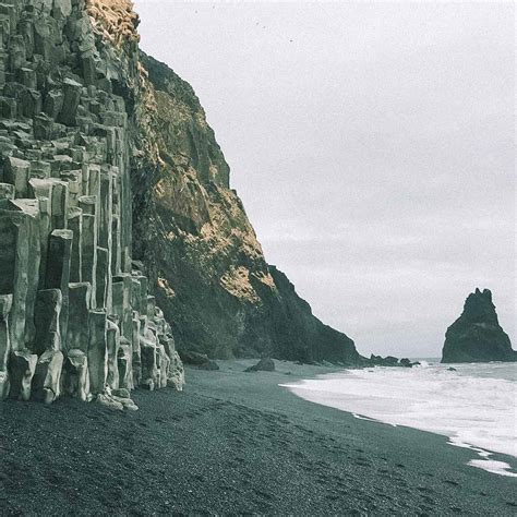 Conheça aqui as 11 praias de areia negra pelo mundo Carpe Mundi