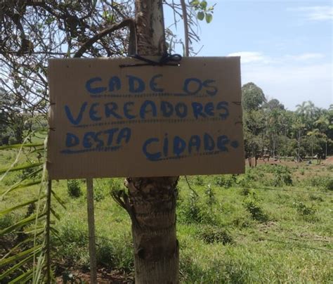 Moradores de Carlópolis reclamam de situação precária de estrada