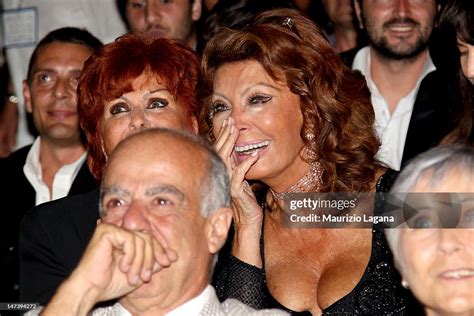 Maria Scicolone and Sophia Loren react as as Italy scores during the ...