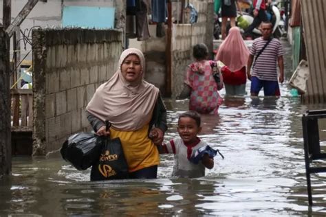 Waspada 5 Penyakit Kulit Ini Bisa Hadir Saat Banjir