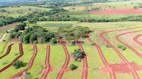 Curvas de nível garantem recuperação de solo na agricultura familiar de