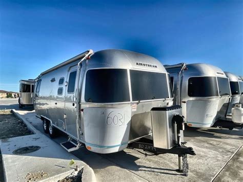 New 2023 Airstream RV Flying Cloud 25RB Twin Travel Trailer At Blue