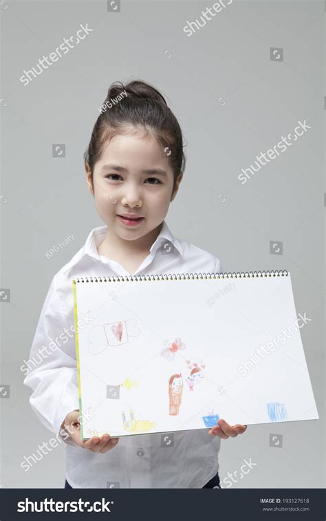 Cute Korean Girl Playing Drawing Stock Photo 193127618 | Shutterstock