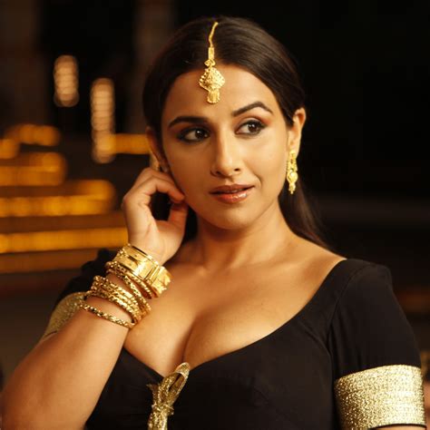 Hot Video Songs Vidya Balan Very Hot Song From Urumi