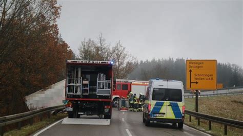 Zwischen Schömberg und Deilingen Vollsperrung nach Lkw Unfall auf L