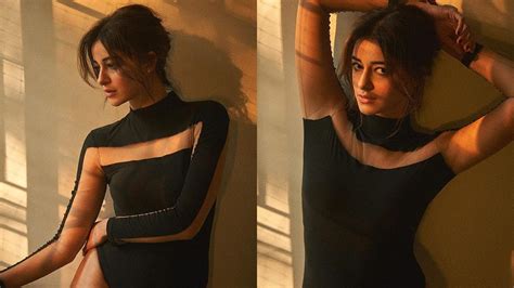Ananya Panday Looks Smoking Hot In A Sultry Black Outfit BFF Shanaya Kapoor Says Wow Movies