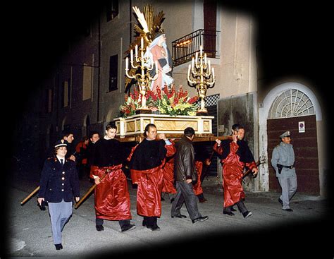 madre addolorata LA PROCESSIONE DI GESÙ CROCEFISSO venerdi santo in