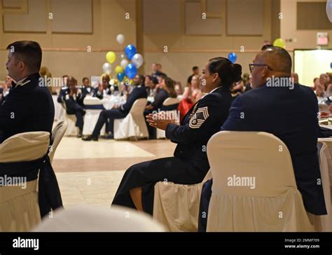 Retired Gen Lori Robinson Hi Res Stock Photography And Images Alamy