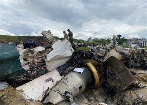 Pesawat Bawa 19 Orang Jatuh Di Bandara Nepal 18 Tewas Cuma Pilot Yang