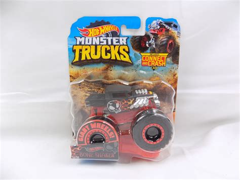 Brand New Sealed Hot Wheels Monster Trucks Bone Shaker Connect And Crash Car Starboard Games