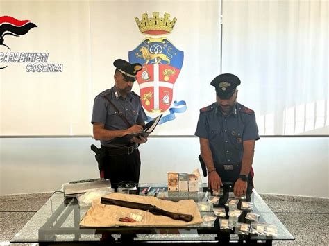 Padre E Figlio Arrestati Per Spaccio Di Cocaina E Detenzione Di Armi