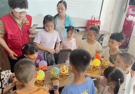 苏州园区吴淞社区开展手绘球灯活动江南时报