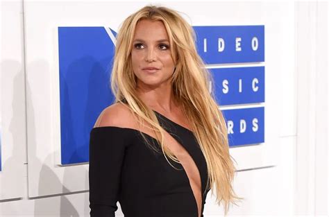 Britney Spears lần đầu tiết lộ lý do tự cạo trọc đầu bắt đầu chuỗi bi