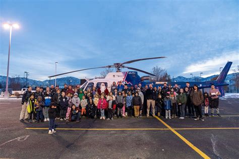 Santa Clause Makes Surprise Landing At Slcpds Holiday Pay It Forward Event