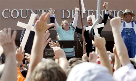 Kentucky Clerk Kim Davis Switching Parties To Become A Republican