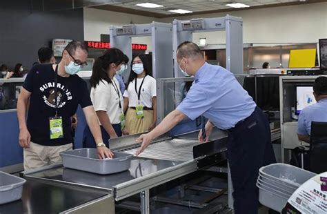 松機舉辦「偽出國體驗」活動 民眾開心登機 生活 中時