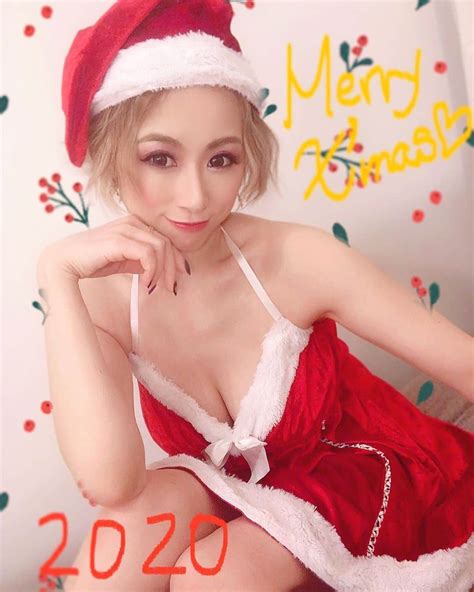 北川エリカさんのインスタグラム写真 北川エリカinstagram「💕🎁🎄 Merryxmas 🎄🎁💕 イブー💋 サンタ🎅エリカになっ