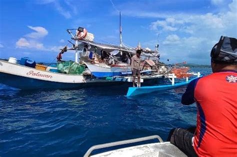 Bangka Ng Mangingisdang Pinoy Binangga Ng Chinese Vesse Pang Masa