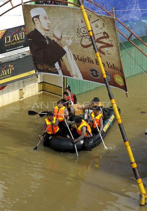 BANJIR JAKARTA ANTARA Foto