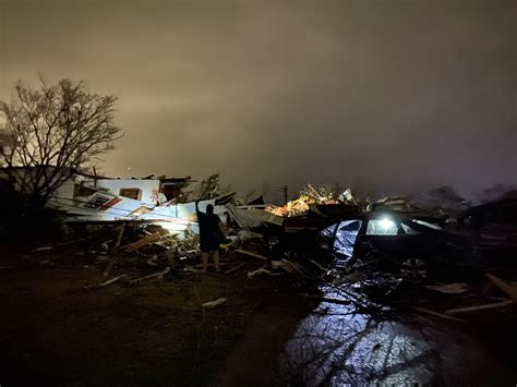 Tornado Deixa Rastro De Destrui O E Morte No Alabama Acheiusa