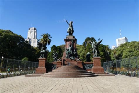 El Monumento Al General San Mart N Entre Rejas Y Canteros