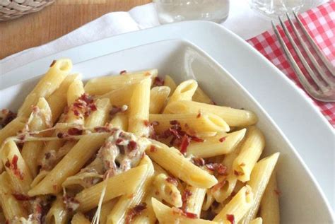 Penne Rigate Con Salsa Cremosa De Mozzarella Y Jam N Receta Con Solo