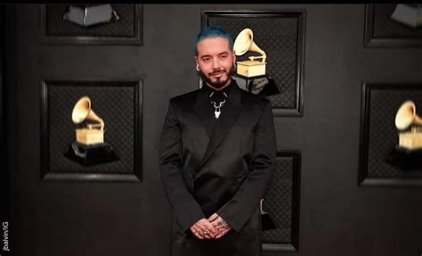 A J Balvin Se Le Rompi El Pantal N En Pleno Concierto Y Qued En Video