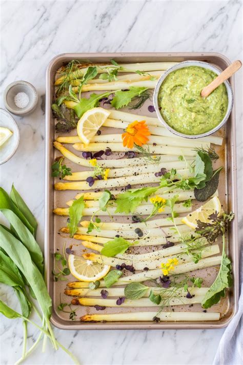 Spargel vom Blech mit Bärlauch Hollandaise und Ofenkartoffeln