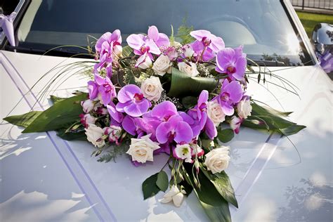 How to Choose a Wedding Limo Rental