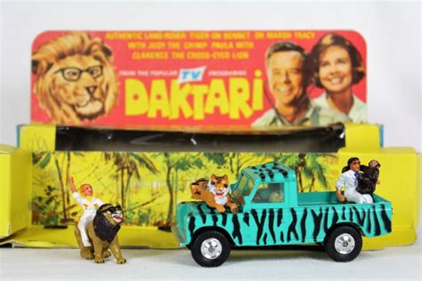 Corgi Toys Scale 1 43 Gift Set 7 Daktari Land Rover 109 WB With