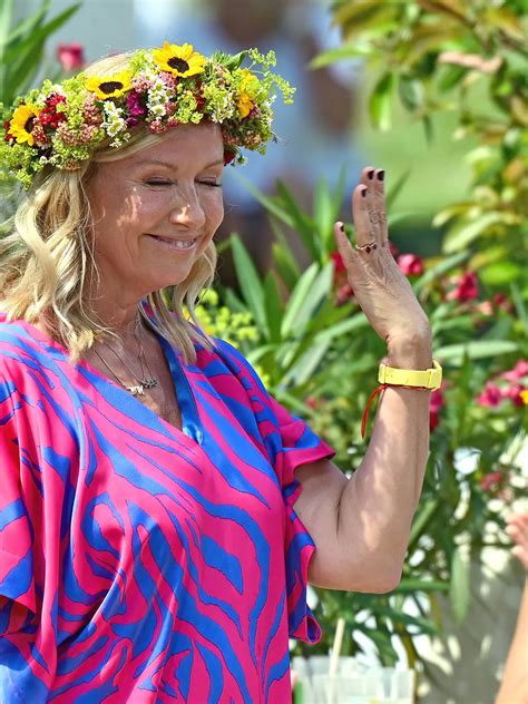 ZDF-Fernsehgarten: Nasse Tatsachen! Andrea Kiewel landet im Pool